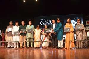 Lata Mangeshkar’s Extraordinary Legacy Explored In …AND SHE CLICKED Book Launch Spectacle